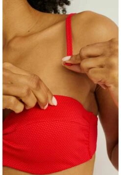 Haut De Bikini - Red -Stradivarius Soldes 0030437da10641b5a328065adba4a840