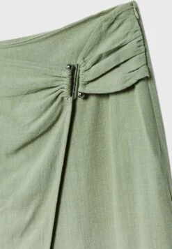 Stradivarius Rustic Midi - Jupe Portefeuille - Light Green 14 Stradivarius Rustic Midi - Jupe Portefeuille - Light Green -Stradivarius Soldes 01fdc5c3e3e74b44bebc47b74074d0ea