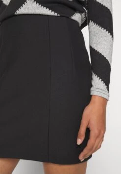 Noisy May Nmkarlie A-Shape Twill - Minijupe - Black 17 Noisy May Nmkarlie A-Shape Twill - Minijupe - Black -Stradivarius Soldes 0240c4fbc0bf4392b6e9d8ee80acf2a8