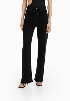 BERSHKA Comfort Straight With Side Slit - Jean Bootcut - Black