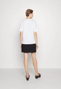 LOVE MOSCHINO T-Shirt Imprimé - White 11 LOVE MOSCHINO T-Shirt Imprimé - White -Stradivarius Soldes 12da3e5c70a6427993af52cb99abe428