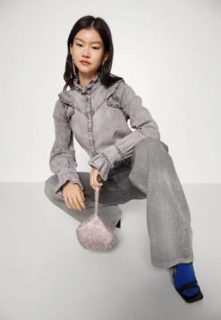 Karl Lagerfeld Jeans Relaxed - Jean Bootcut - Black Ombre 11 Karl Lagerfeld Jeans Relaxed - Jean Bootcut - Black Ombre -Stradivarius Soldes 155f492e46ca4daca3ff801a170fec3f