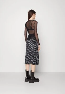 Hugo Reguna - Jupe Plissée - Black/White 12 Hugo Reguna - Jupe Plissée - Black/White -Stradivarius Soldes 17174a29ac1448fc97dcd5d78a6e8e78