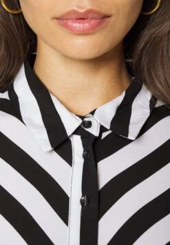 Yassavanna Long Shirt Dress - Robe Longue - Black/White -Stradivarius Soldes 17dbd988199c46169288a7c143da7103