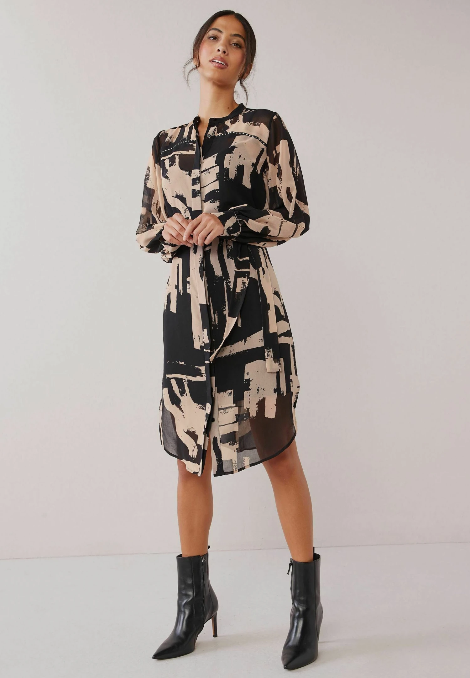 Next Printed Stud Detail Standard - Robe Chemise - Black White 4 Next Printed Stud Detail Standard - Robe Chemise - Black White – Image 2