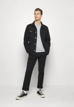 Devant -Stradivarius Soldes 1a32a2278be64e009ae595500edf01c5