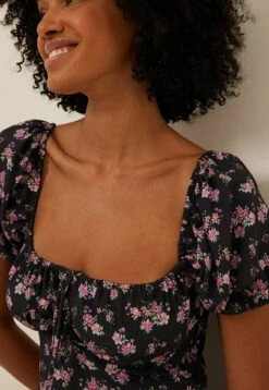 NA-KD Mit Schnürdetail - Robe De Jour - Black Dusty Pink Flowers -Stradivarius Soldes 1b9ce3d6bc4e4af3a31fd7923859c729