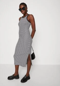Gestuz Drew Striped Long Dress - Robe Pull - Black/White -Stradivarius Soldes 1d1ebe23dad44f559cdf95b20b2affb0