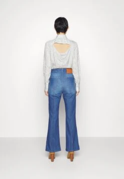 Victoria Beckham Jean Boyfriend - Sandwashed Indigo -Stradivarius Soldes 1fc746a150474197b975a7038b2c01d8