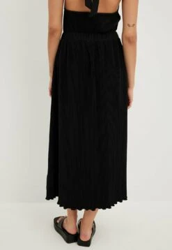 NA-KD Plissierter - Jupe Longue - Black 8 NA-KD Plissierter - Jupe Longue - Black -Stradivarius Soldes 1fdc997c11944a4792e7907ed7b73efe