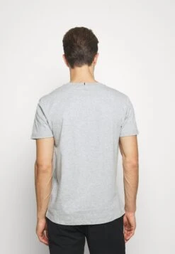 Faguo Unisex - T-Shirt Imprimé - Grey 9 Faguo Unisex - T-Shirt Imprimé - Grey -Stradivarius Soldes 255e2a117e7b4fab923d77a7eebcb012