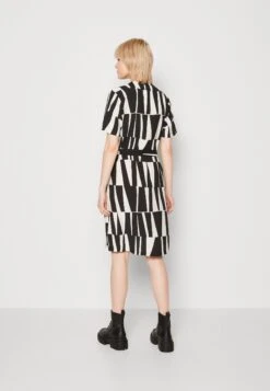 Object Seline - Robe Chemise - Black/Sandshell -Stradivarius Soldes 262cf55b60384ff28851123d6f7b9f89