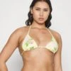 Frankies Bikinis Nick - Haut De Bikini - Yellow 1 Frankies Bikinis Nick - Haut De Bikini - Yellow -Stradivarius Soldes 2fdef0710a6c4d72bf2704832695516e