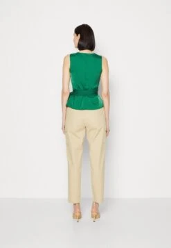 Anna Field Débardeur - Green 10 Anna Field Débardeur - Green -Stradivarius Soldes 302cb8b4a041409dae2d8d4232627522