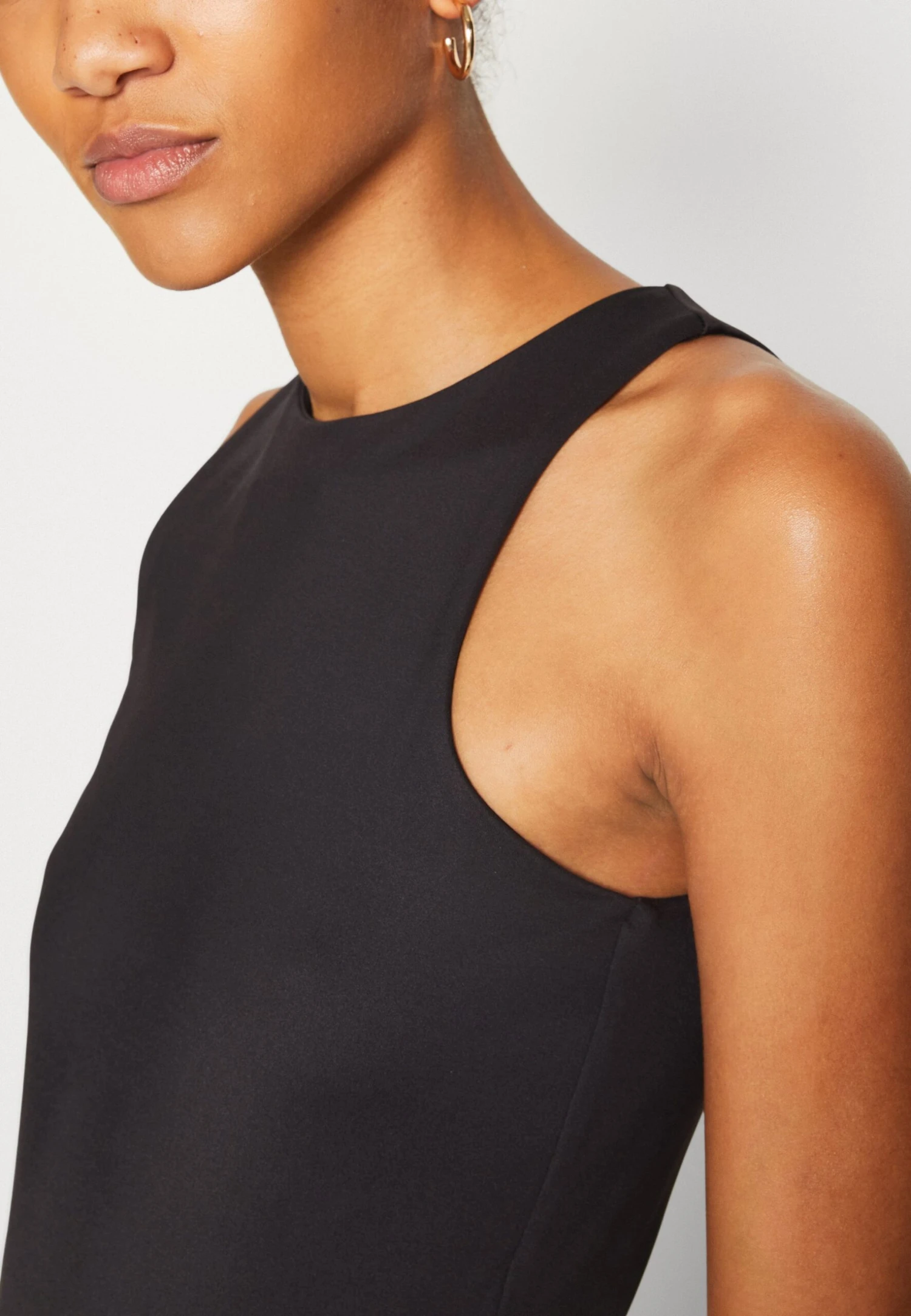 Yaslauren - T-Shirt Basique - Black 8 Yaslauren - T-Shirt Basique - Black – Image 6