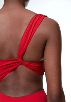 Oysho Floral Asymmetric - Maillot De Bain - Red 18 Oysho Floral Asymmetric - Maillot De Bain - Red -Stradivarius Soldes 3402d5b9cb04453886050029e77dd918