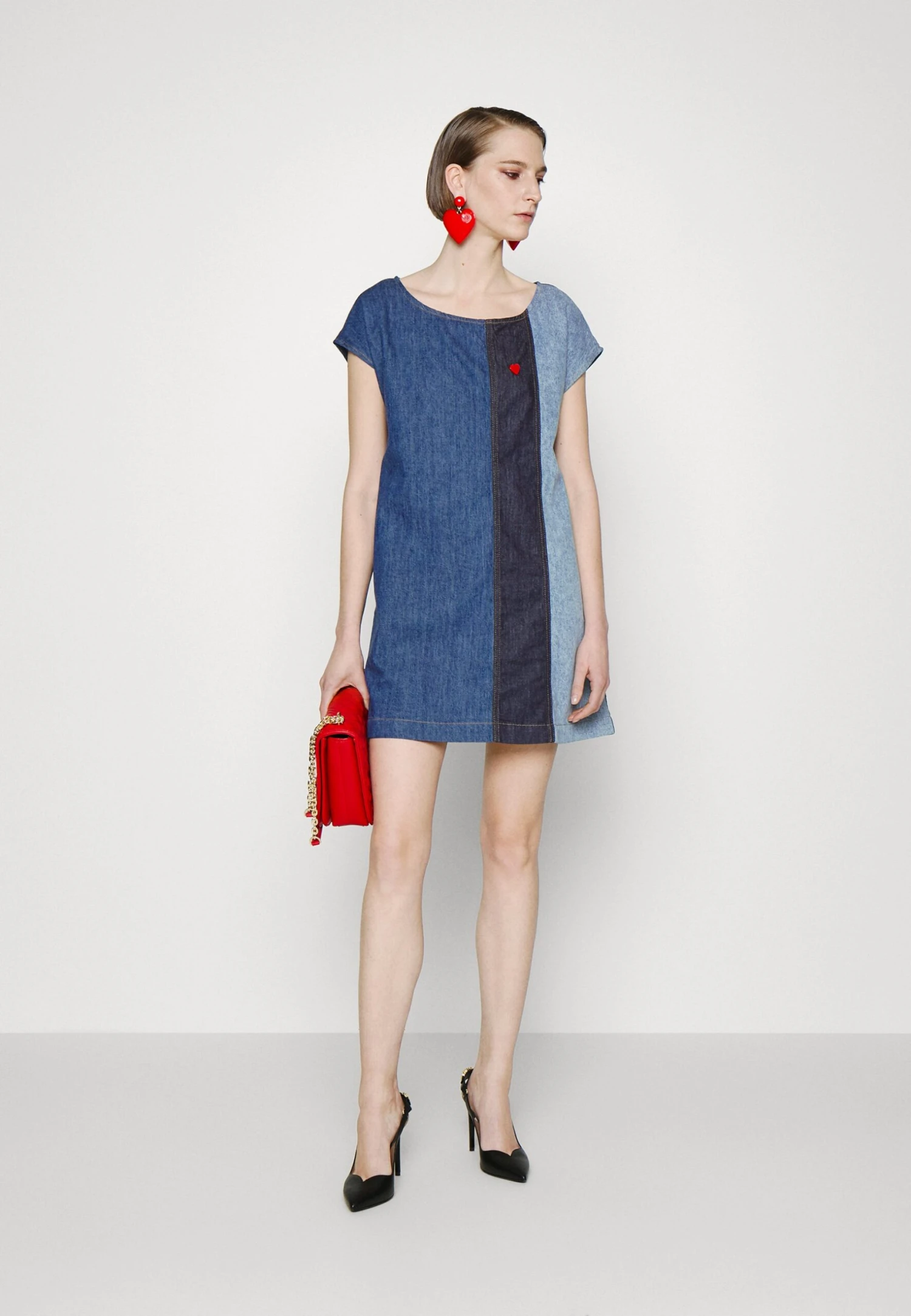 LOVE MOSCHINO Robe En Jean - Blue Denim 4 LOVE MOSCHINO Robe En Jean - Blue Denim – Image 2