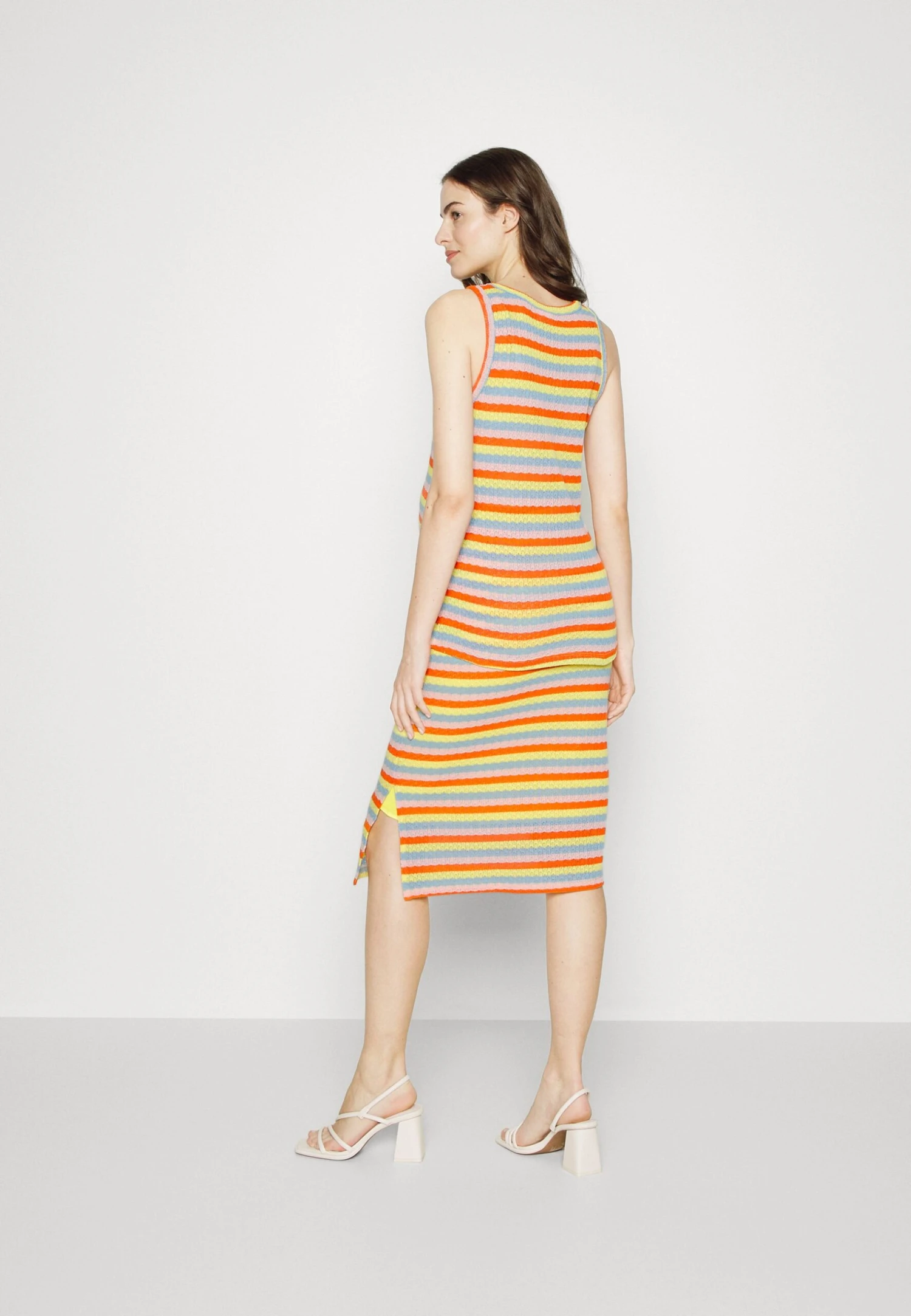 Mamalicious Mlohana Midi Skirt - Jupe Crayon - Vibrant Yellow 5 Mamalicious Mlohana Midi Skirt - Jupe Crayon - Vibrant Yellow – Image 3