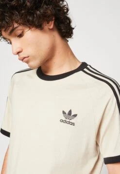 Adidas Originals 3 Stripes Tee Unisex - T-Shirt Imprimé - Beige 13 Adidas Originals 3 Stripes Tee Unisex - T-Shirt Imprimé - Beige -Stradivarius Soldes 3b3e7d2d25e948249618d00b9aa29615