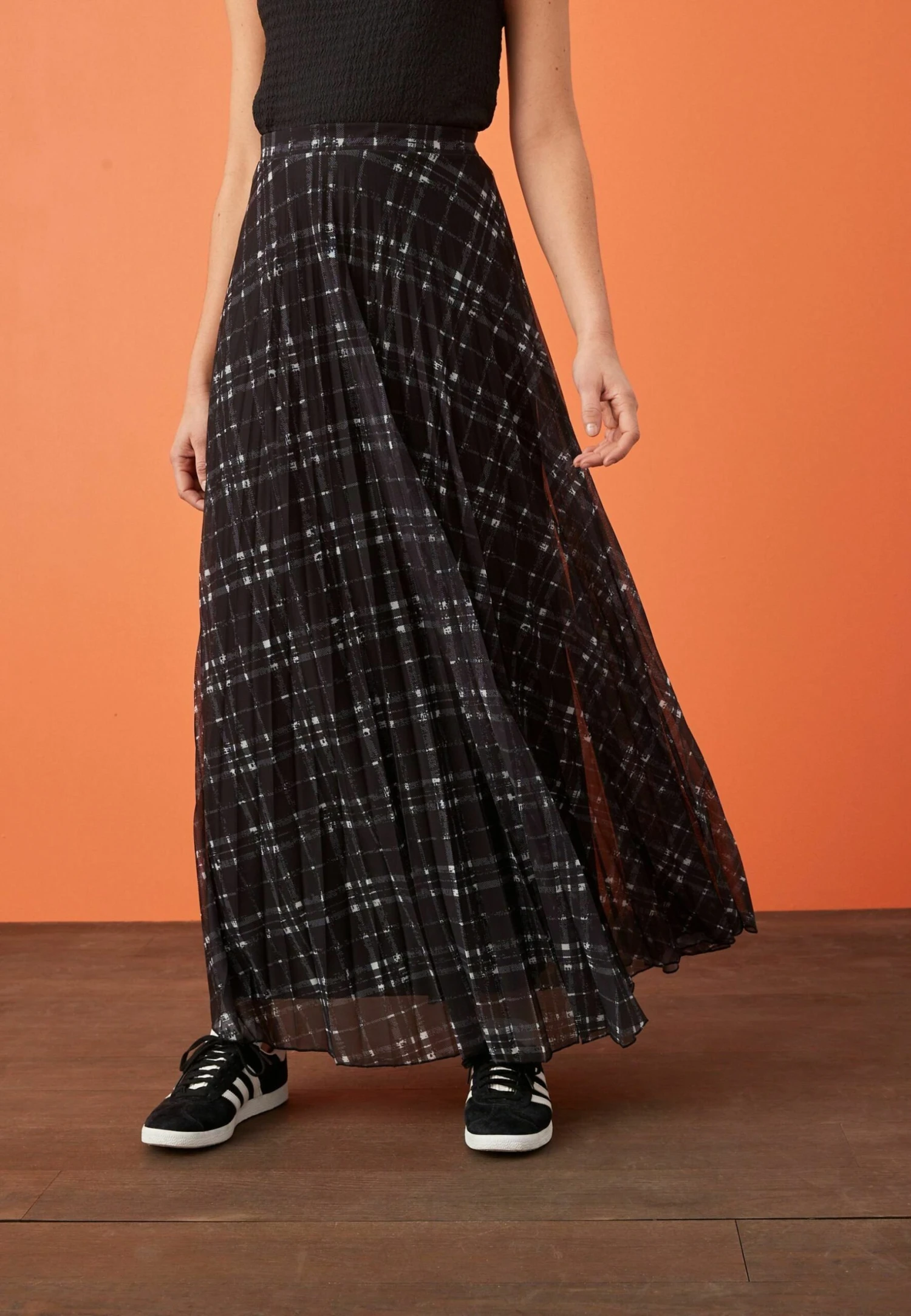 Next Standard - Jupe Plissée - Charcoal Grey Checked 4 Next Standard - Jupe Plissée - Charcoal Grey Checked – Image 2