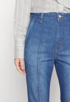 Victoria Beckham Jean Boyfriend - Sandwashed Indigo -Stradivarius Soldes 3c51e6e358054f4f80a87e9cd8b3a144