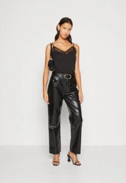 MORGAN Betty - Débardeur - Black -Stradivarius Soldes 3ca2789dfa544149a080b67ac2a28211