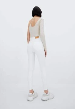Stradivarius Regular Waist - Jeans Skinny - White -Stradivarius Soldes 402d56dbfda14ee0b3c6d67895f6441d