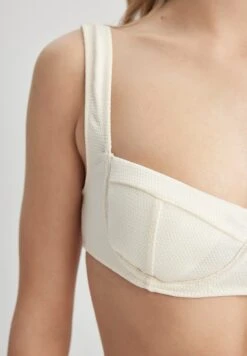DeFacto Regular Fit - Haut De Bikini - Ecru 9 DeFacto Regular Fit - Haut De Bikini - Ecru -Stradivarius Soldes 403c0a5c11e34f7a94b21dc8aa69c5eb