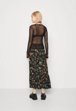 Monki T-Shirt À Manches Longues - Black -Stradivarius Soldes 487d24b78da64e509154f22f0b1dfb7a