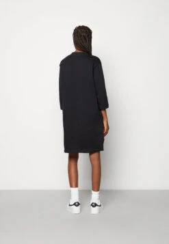 Nike Sportswear Style Dress - Robe De Jour - Black/Sail 10 Nike Sportswear Style Dress - Robe De Jour - Black/Sail -Stradivarius Soldes 491c3c5d0f2247229b0f89a419b57fd1