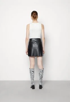 Noisy May Nmclara Penny Slit Noos - Jupe Crayon - Black -Stradivarius Soldes 4eef3f3215ae486491ce6b487123c2a7