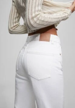 PULL & BEAR Cropped High Waist - Jean Droit - White -Stradivarius Soldes 52208edfa4114cc89c74fb41582e58ce