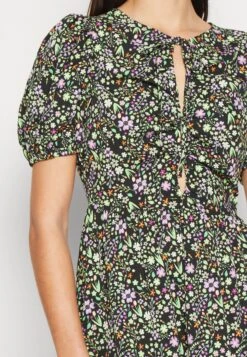 Noisy May Nmdevon Cut Out Short Dress - Robe De Jour - Black -Stradivarius Soldes 52ff52108ec24e64a64841d9beda4598