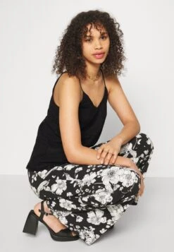 Vero Moda Tall Vmhoney Singlet - Débardeur - Black -Stradivarius Soldes 56db73e98b8b4f72bd0b1e4d06bcc15d