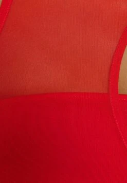 BERSHKA Sleeveless With Cut-Out And Detail - Débardeur - Red -Stradivarius Soldes 5ff2dfe11f844b10bcf8e0d0d4fae29c