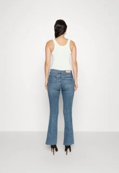 7 For All Mankind Tailorless - Jean Bootcut - Mid Blue 9 7 For All Mankind Tailorless - Jean Bootcut - Mid Blue -Stradivarius Soldes 6175b7fe2a0246ae8073719066aaff95