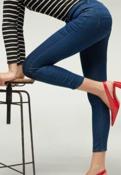 Calzedonia Light Eco Push Up - Jeans Skinny - Dunkles Jeansblau -Stradivarius Soldes 66edcc70a9254d0589a8f7fa0b039d33