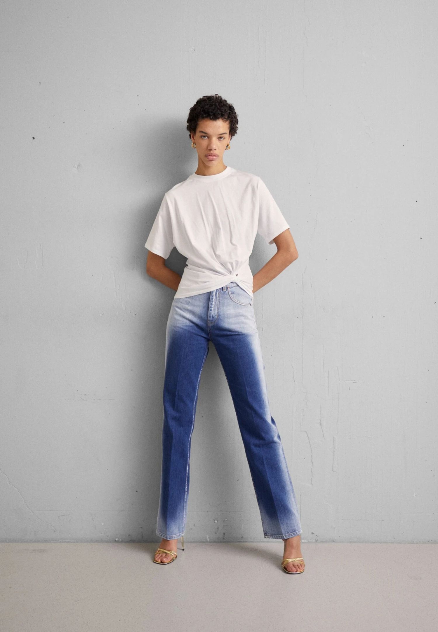 Victoria Beckham Knot Detail Tee - T-Shirt Basique - White 4 Victoria Beckham Knot Detail Tee - T-Shirt Basique - White – Image 2