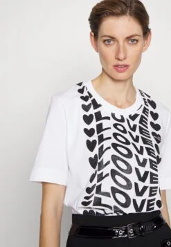 LOVE MOSCHINO T-Shirt Imprimé - White 13 LOVE MOSCHINO T-Shirt Imprimé - White -Stradivarius Soldes 6c079ee3c85c407aac369c25d30de0e1