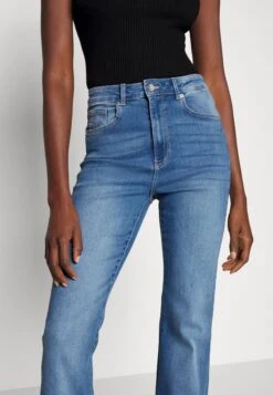 Vero Moda Tall Vmselina Flared - Jean Slim - Medium Blue Denim -Stradivarius Soldes 721ca6340dfa4b149c48650abdf56c02