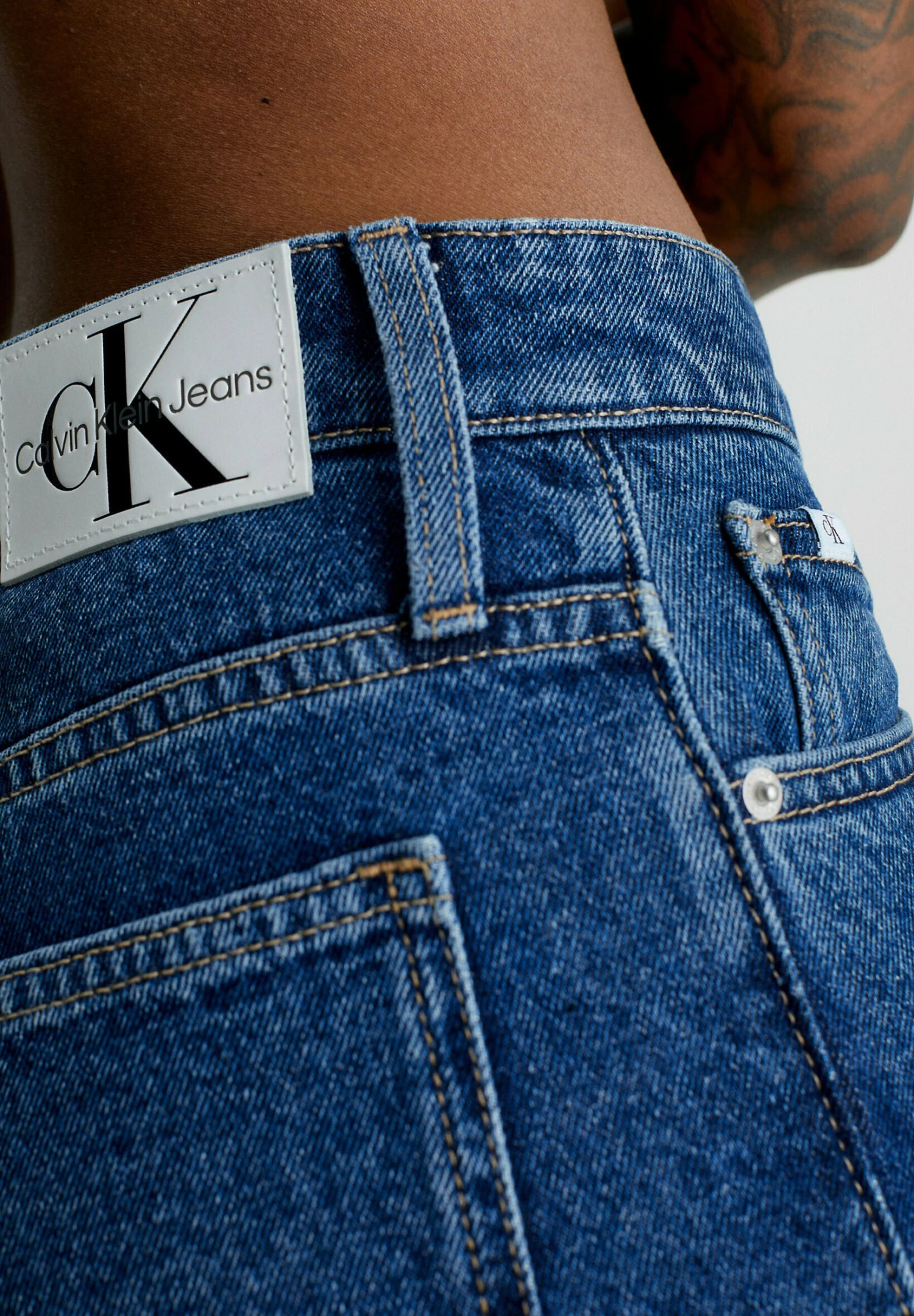 Calvin Klein Jeans Mom - Jean Boyfriend - Denim Dark 6 Calvin Klein Jeans Mom - Jean Boyfriend - Denim Dark – Image 4