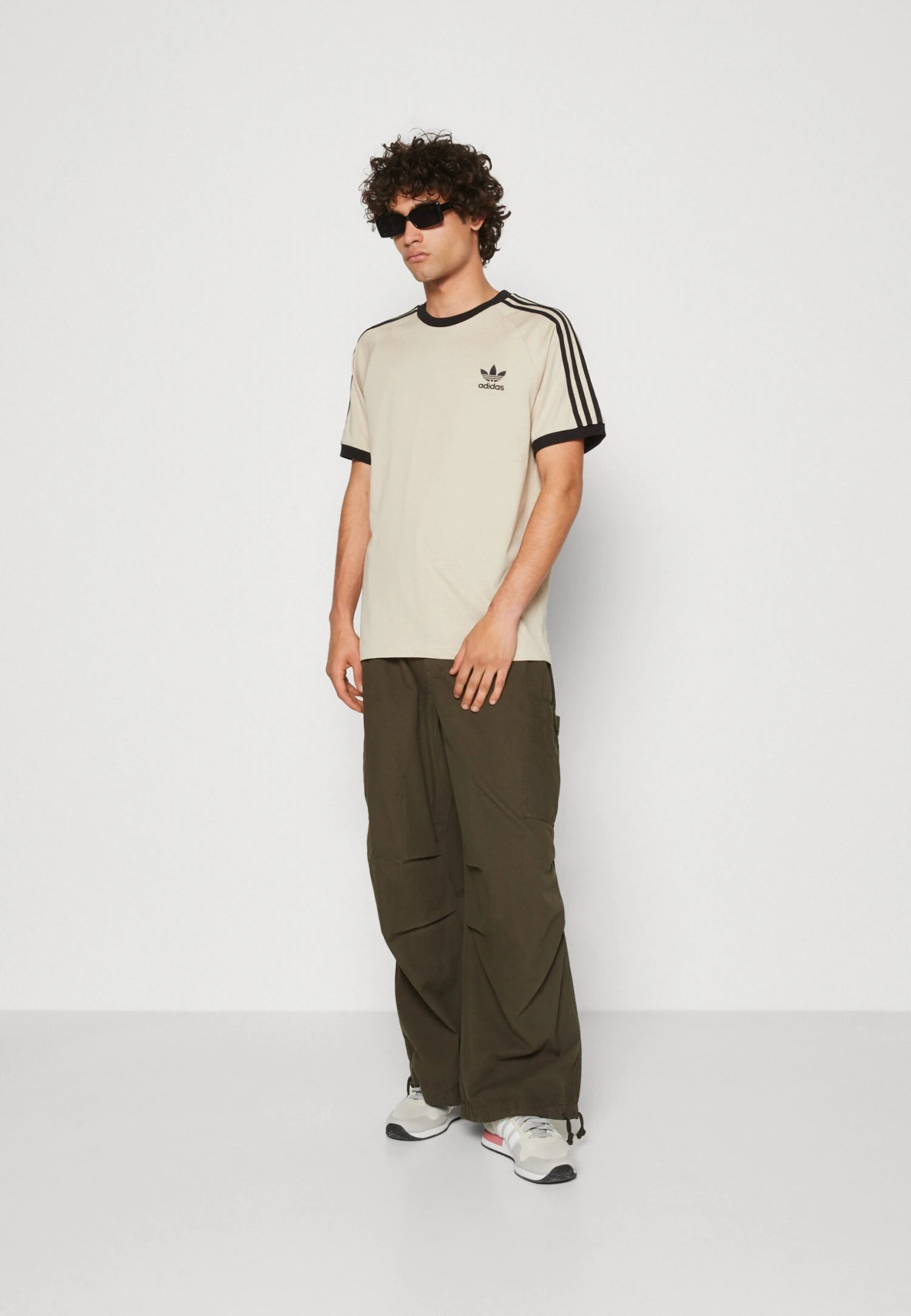 Adidas Originals 3 Stripes Tee Unisex - T-Shirt Imprimé - Beige 4 Adidas Originals 3 Stripes Tee Unisex - T-Shirt Imprimé - Beige – Image 2