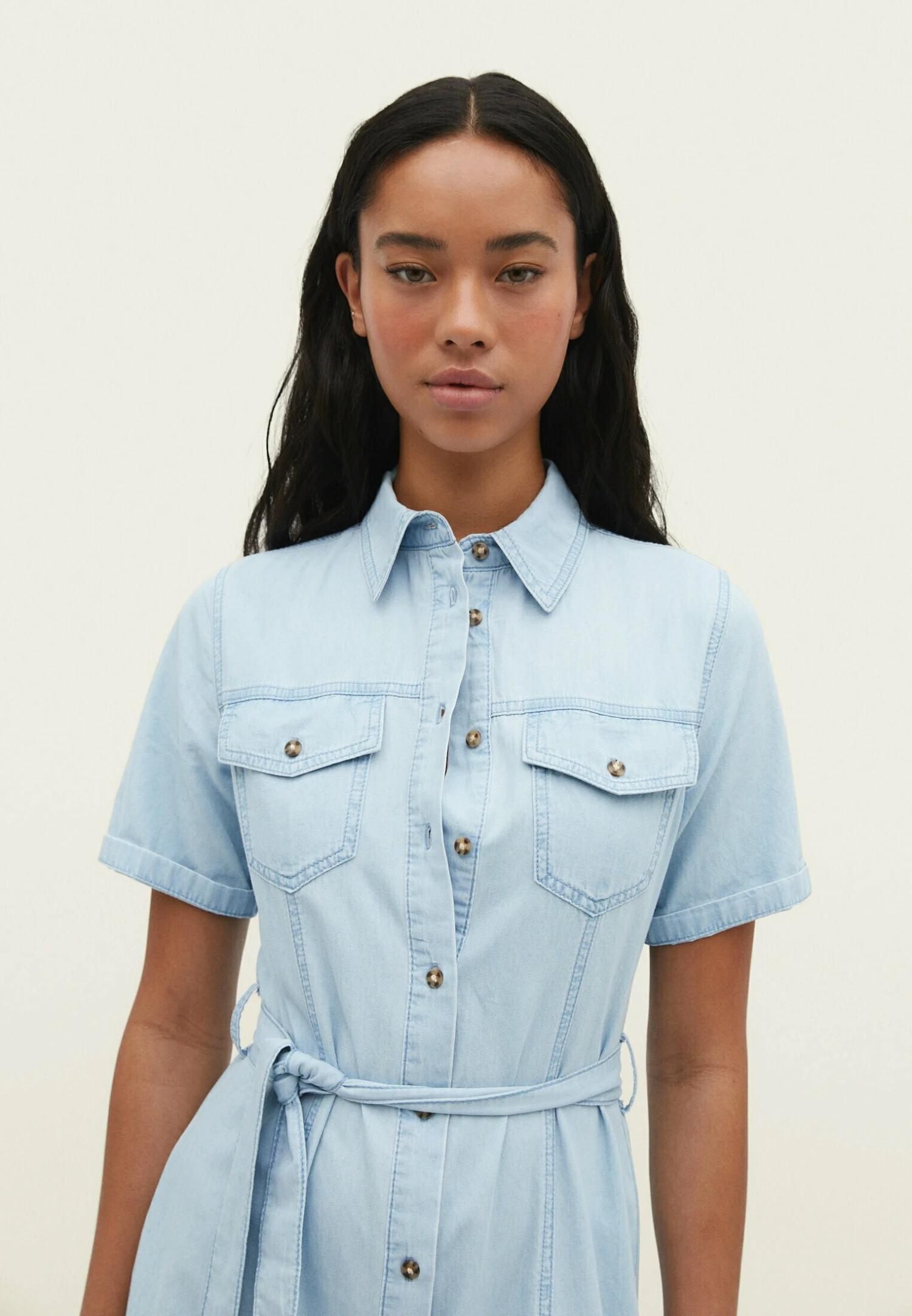 Stradivarius Robe En Jean - Bleached Denim 6 Stradivarius Robe En Jean - Bleached Denim – Image 4