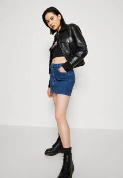 ONLY Onldaisy Mini Skirt Pimbox - Jupe Crayon - Medium Blue Denim 11 ONLY Onldaisy Mini Skirt Pimbox - Jupe Crayon - Medium Blue Denim -Stradivarius Soldes 8cbcb35553074f2299c3a4be05826e02