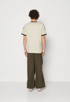 Adidas Originals 3 Stripes Tee Unisex - T-Shirt Imprimé - Beige 10 Adidas Originals 3 Stripes Tee Unisex - T-Shirt Imprimé - Beige -Stradivarius Soldes 93abf99a58514a23b7c05abd2fa83d54