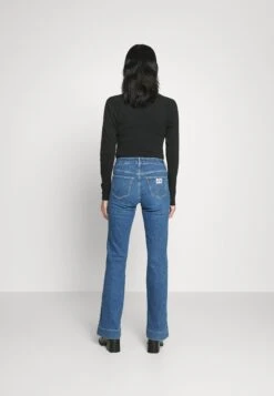 Wrangler Flare - Jean Flare - Wild One -Stradivarius Soldes 9945e89e602f41c98ad3617e6762d3b3