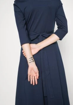 Doria - Robe En Jersey - Blu Notte -Stradivarius Soldes 9e18cd4a146d406e8966b7a045619f0e