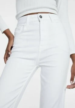 Stradivarius Jean Droit - White -Stradivarius Soldes 9eb70c978dca4d3b80e4e1e673feab1b