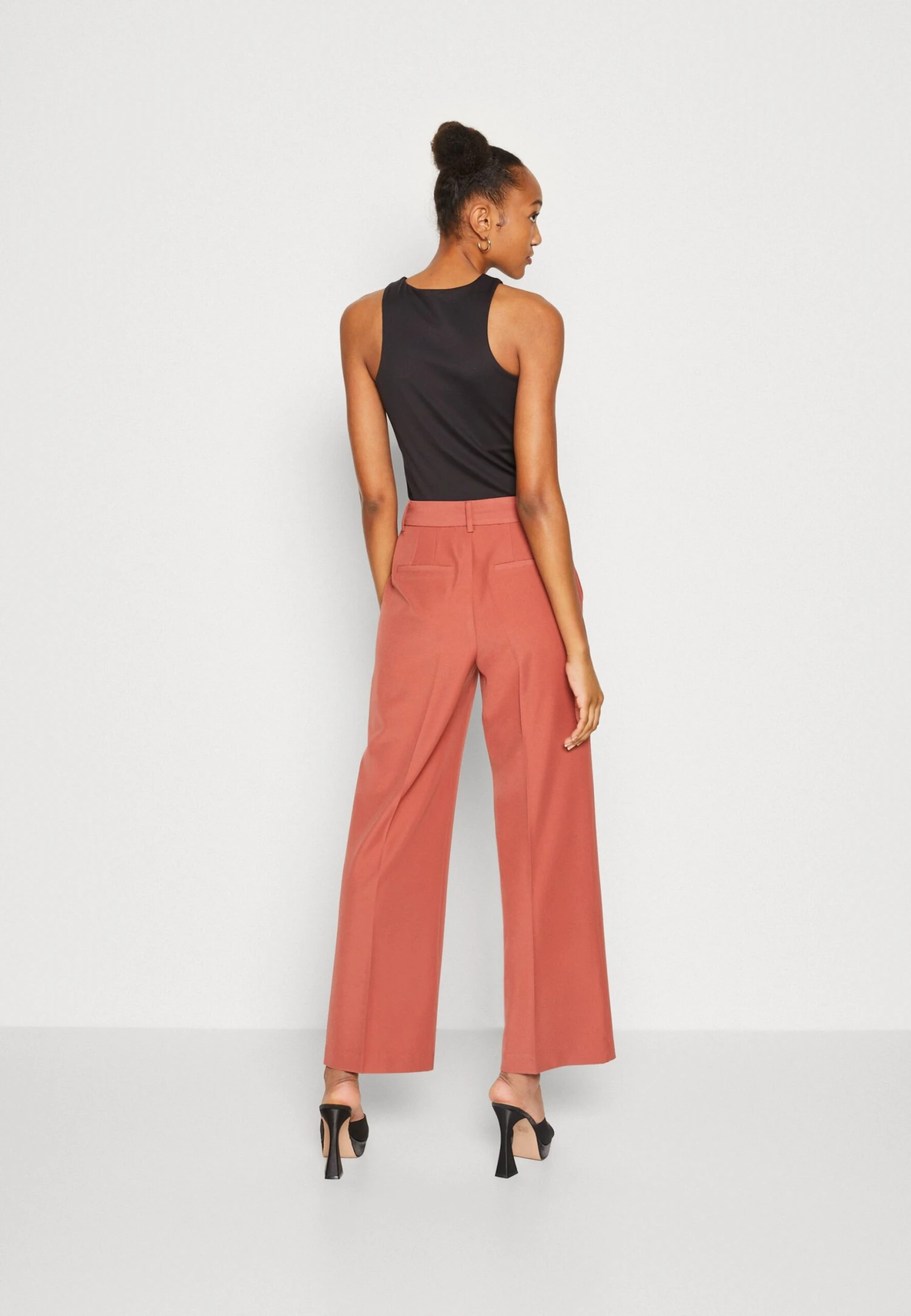 Yaslauren - T-Shirt Basique - Black 5 Yaslauren - T-Shirt Basique - Black – Image 3