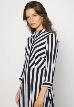 Yassavanna Long Shirt Dress - Robe Longue - Black/White -Stradivarius Soldes a9ba32c1a1c24cefa42b2a3f6f8ab890